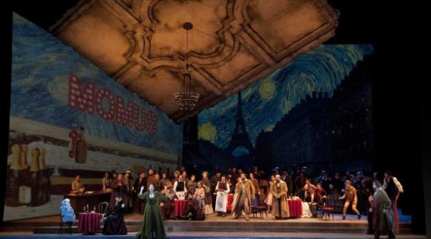 Davide Livermore escenefica un cuadro inédito de La Bohème, de Puccini, en el Palau de les Arts