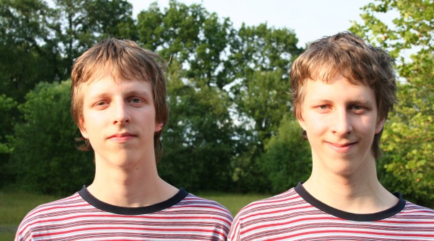 ¿Por qué los gemelos idénticos son tan diferentes?