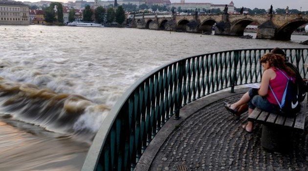 Inundaciones detienen a los viajeros en Praga