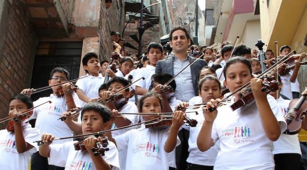 Juan Diego Flórez canta por el derecho a la educación