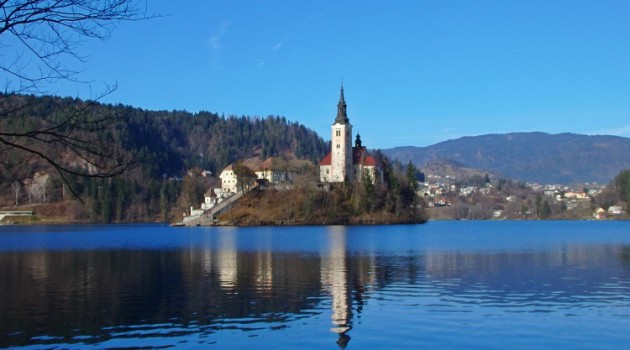 Campanas en el lago Bled