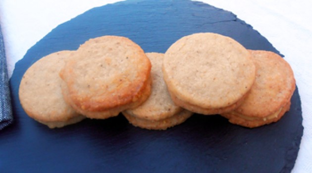 Linzer cookies relleno de orange curd