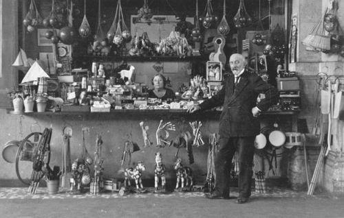 Georges Méliès en su tienda de juguetes de la Gare de Montparnasse