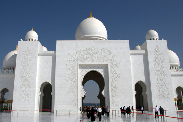 entrada-mezquita-sheikh-zayed