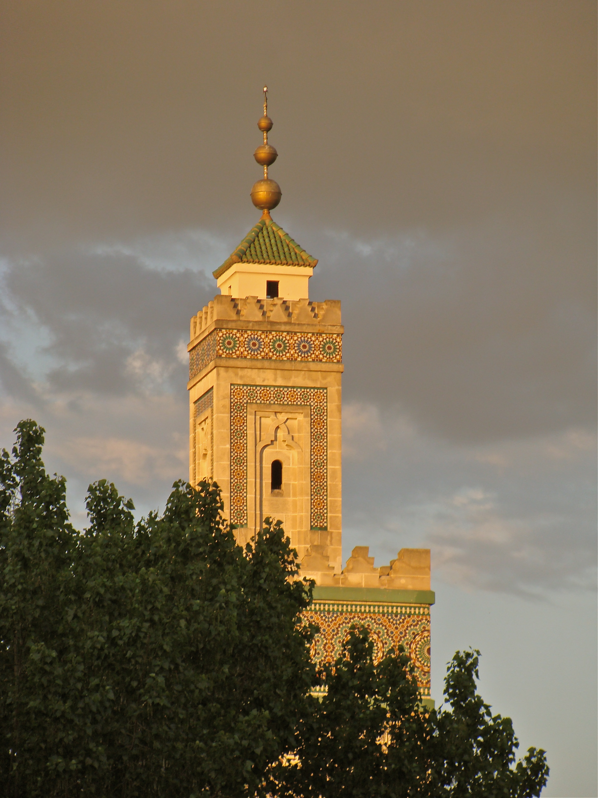 Minarete de la Gran Mezquita de parís. Fuente de imágenes: www.lugaresquever.blogspot.com.es