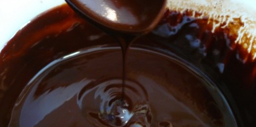 5733684-le-chocolat-noir-n-est-pas-moins-gras-et-autres-idees-recues