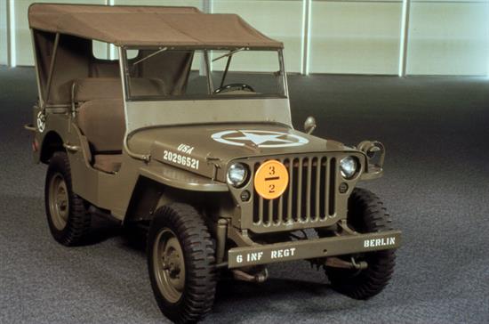 Modelo Jeep de 1943 que forma parte de la colección del Museo Walter P. Chrysler en la localidad estadounidense de Auburn Hills. Muchos de los detalles de los primeros Jeep, como la rejilla frontal, los faros redondos o la forma del guardabarros, se mantienen en los actuales modelos de Jeep incluido el nuevo Renegade. Foto: Jeep / Handout