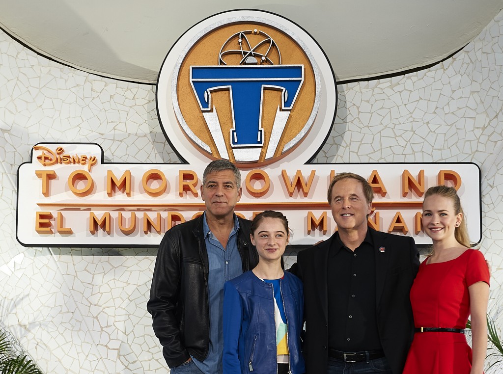 VALENCIA, SPAIN - MAY 19:  (L-R) George Clooney, Raffey Cassidy, Brad Bird and Britt Robertson pose at a photocall for 'Tomorrowland' at the L'Hemisferic on May 19, 2015 in Valencia, Spain.  (Photo by Manuel Queimadelos Alonso/Getty Images) *** Local Caption *** George Clooney;Raffey Cassidy;Brad Bird;Britt Robertson